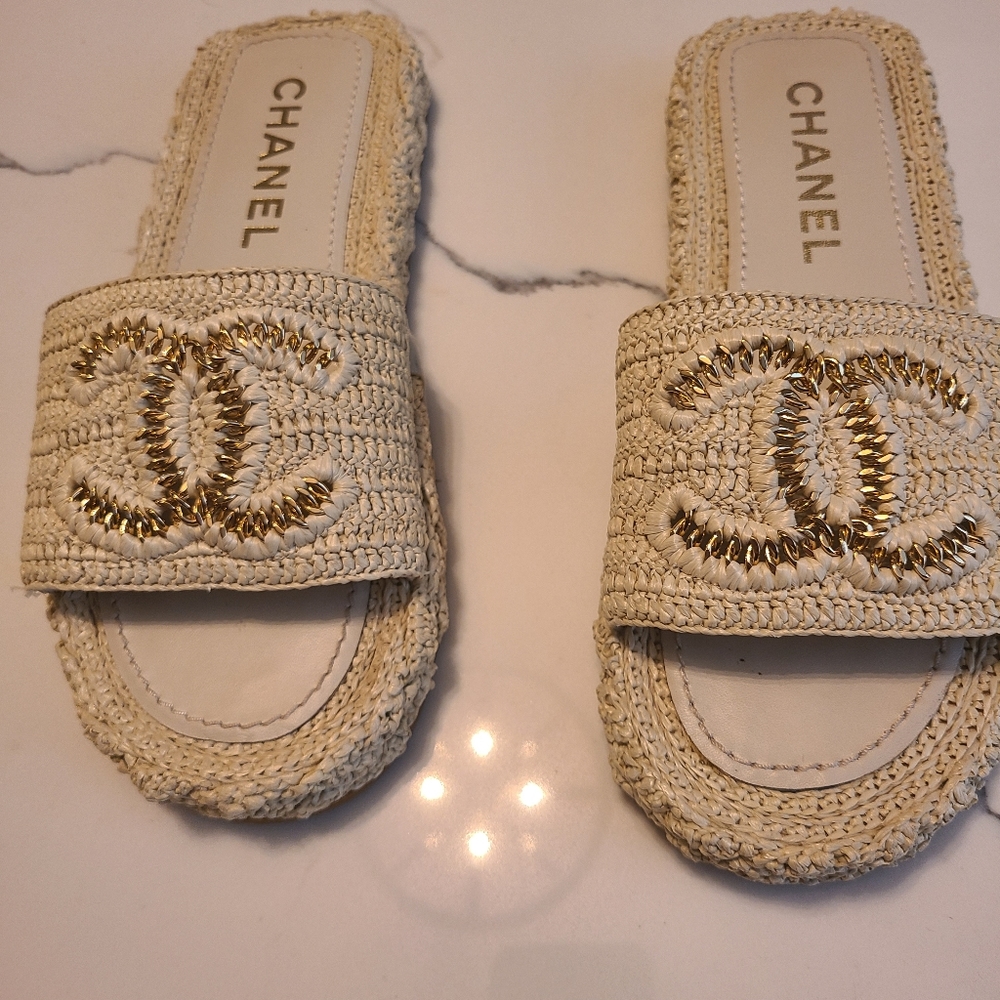 Chanel slides
